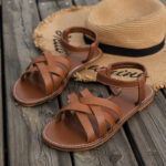 Sandales plates femme, look spartiate tendance