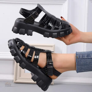 Sandale femme à talon, confort et style spartiate
