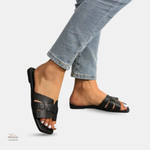 Sandale noire au design moderne et stylé