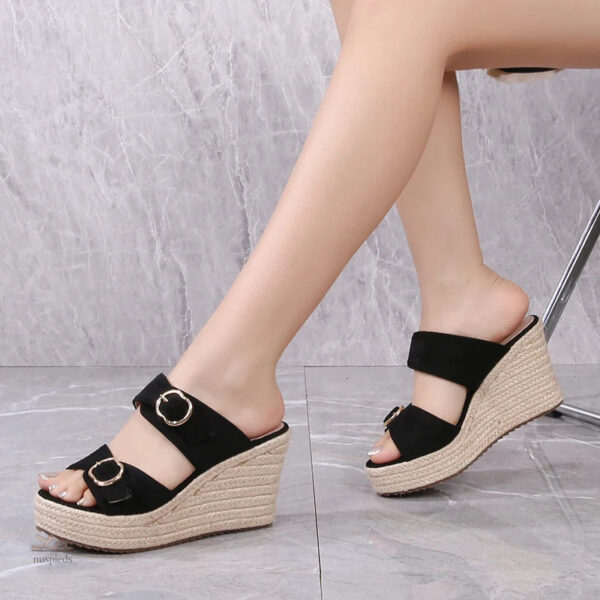 Chaussure élégante noire à talon compensé pour femmes