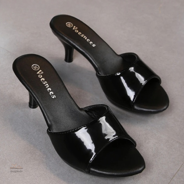 Sandale femme chic à talon, style sexy et moderne