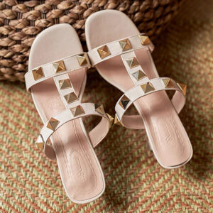 Chaussure à talon blanche pour femme, style moderne avec rivets