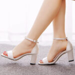 Chaussure à talon satinée pour femme, confort et allure raffinée
