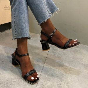Sandales à talon pour un style moderne et élégant