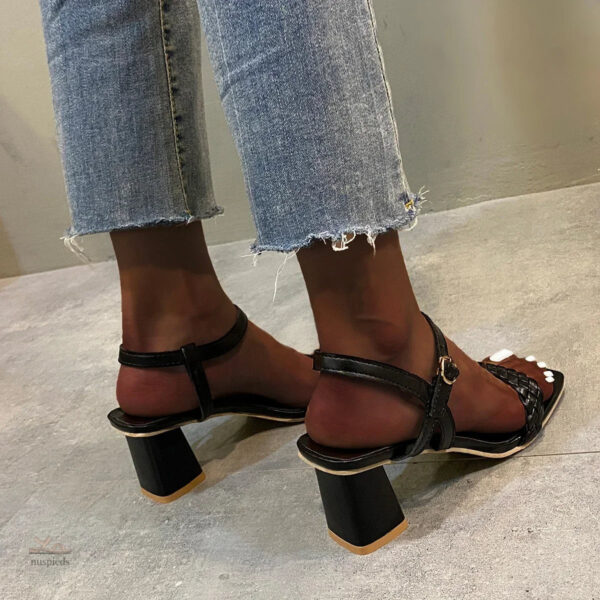 Modèle de sandale femme, confort et design à la mode