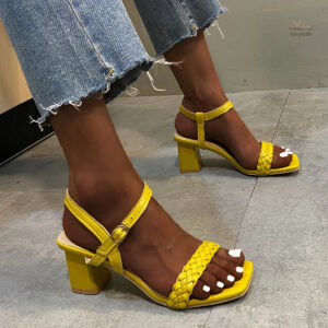 Sandale à talon, choix idéal pour un look chic et pratique