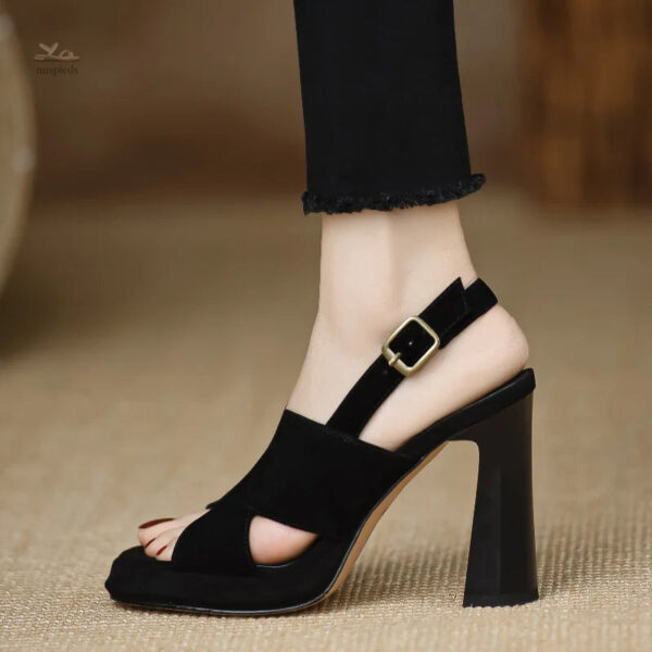 Sandales confortables pour femme avec design chic et talon