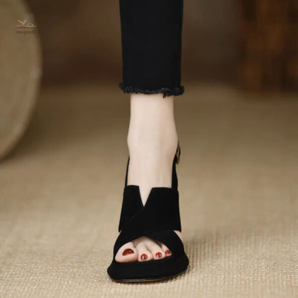 Chaussures à talon féminin, style moderne et boucle pratique