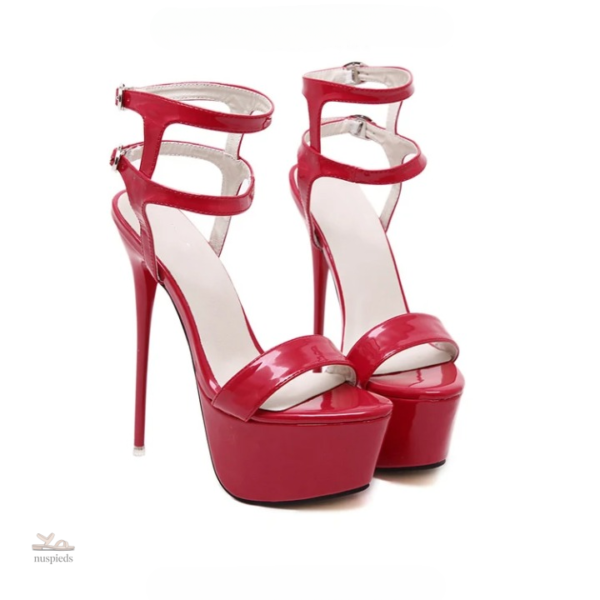 Sandales femme à talon haut, design élégant et moderne