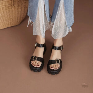 Chaussures à talon avec design à boucle ajustable