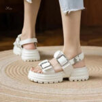 Sandale talon épais blanche pour un style moderne