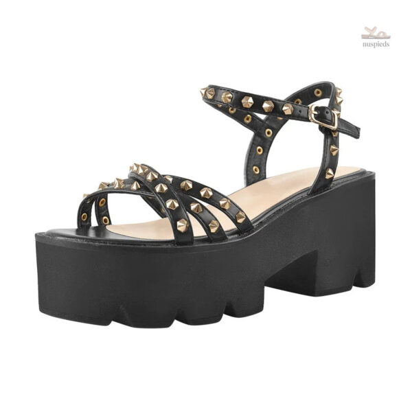 Sandales à talon avec design élégant et lanières cloutées