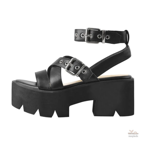 Style moderne : sandales à talon avec lanières