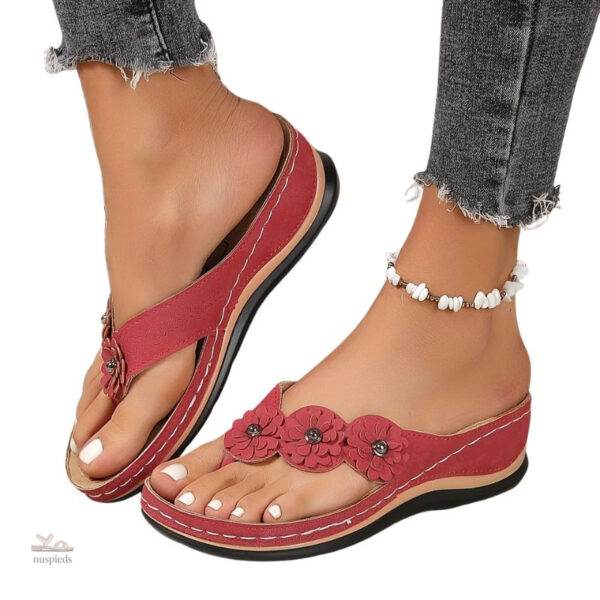 Tong confortable pour femme avec décor floral