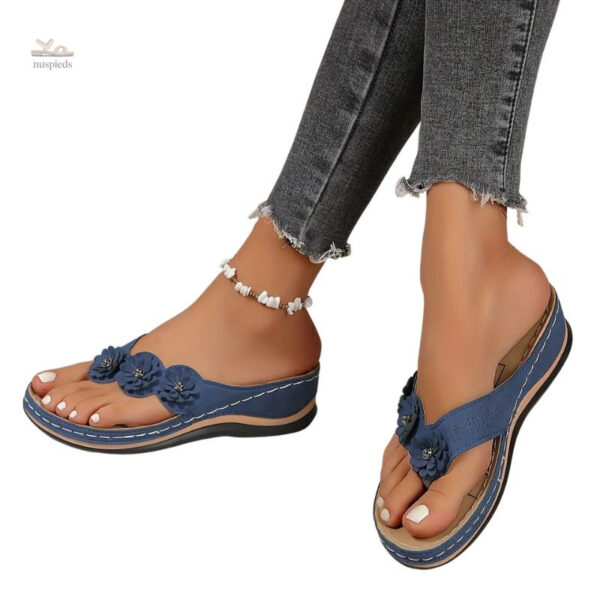 Sandale estivale avec fleurs en relief pour femme