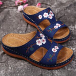 Sandale légère à motifs fleuris pour journées ensoleillées
