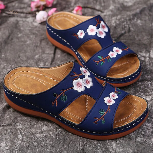 Sandale légère à motifs fleuris pour journées ensoleillées