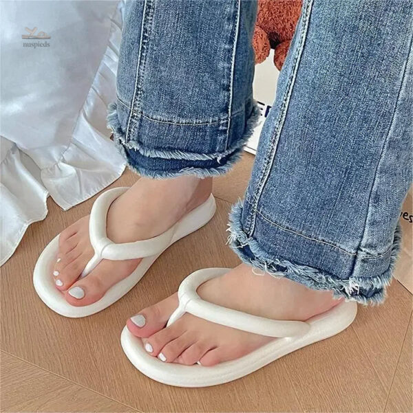Tong souple pour femme, parfaite pour la plage et les loisirs