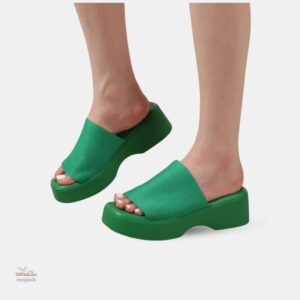 Sandale verte style claquette avec semelle épaisse pour femme
