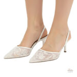 Sandales blanches avec broderies élégantes