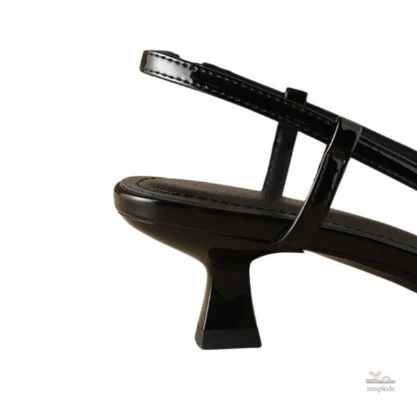 Talons pointus vernis pour un look sophistiqué