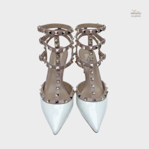 Sandales à talons aiguilles avec clous métal