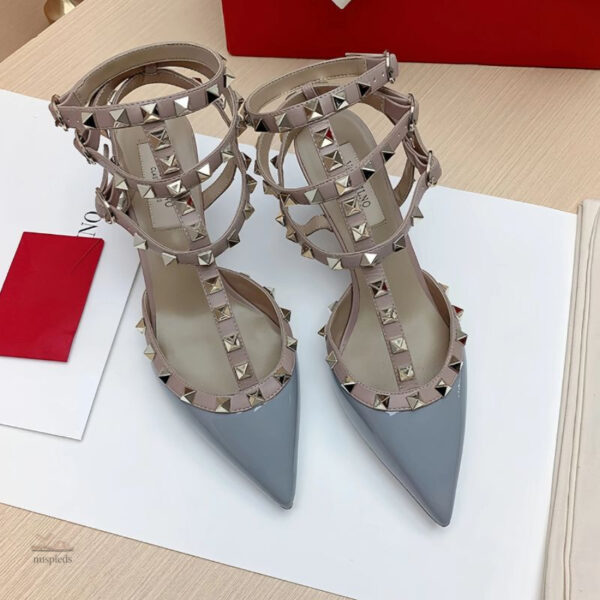 Élégantes sandales à talons aiguilles avec clous