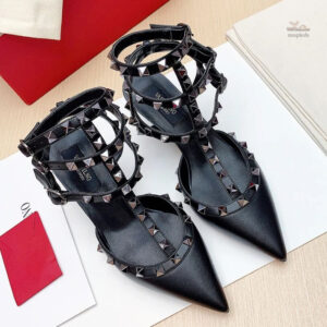 Sandales femme au style punk chic avec clous