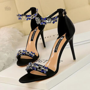 Talons aiguilles avec strass pour un look chic