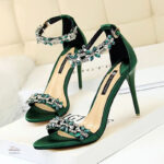Élégantes sandales à talons hauts avec strass