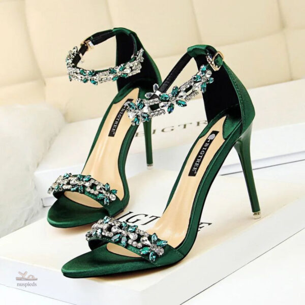 Élégantes sandales à talons hauts avec strass