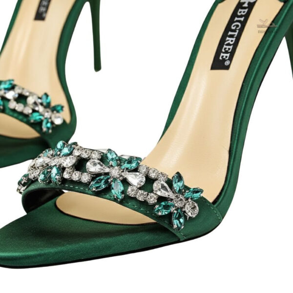 Sandales raffinées à talons pour soirée élégante