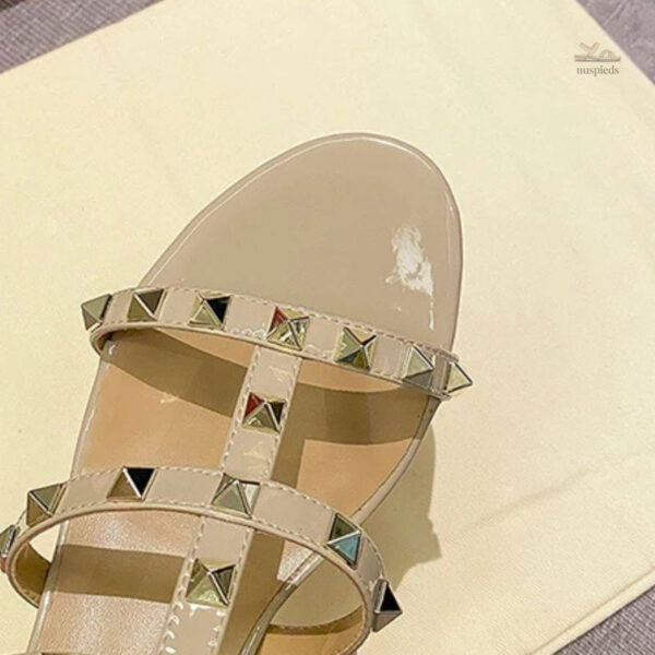 Sandales pour femme avec talons et détails cloués