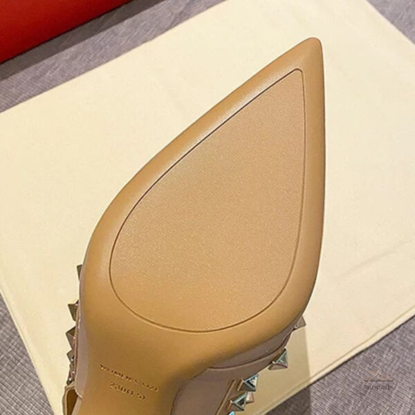 Sandales à talons avec design chic et brut