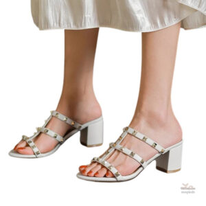 Sandales à talons pour femme avec détails cloutés
