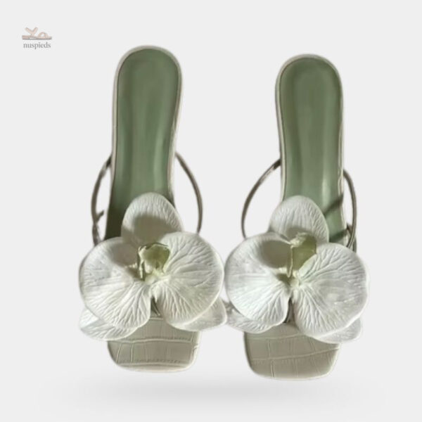 Sandales à talons avec fleur pour femme