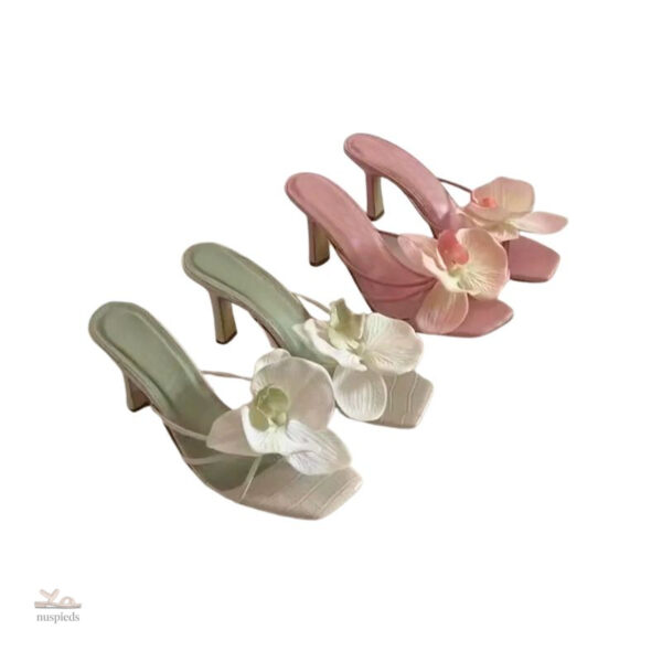 Sandales à talons femme, allure romantique avec fleurs