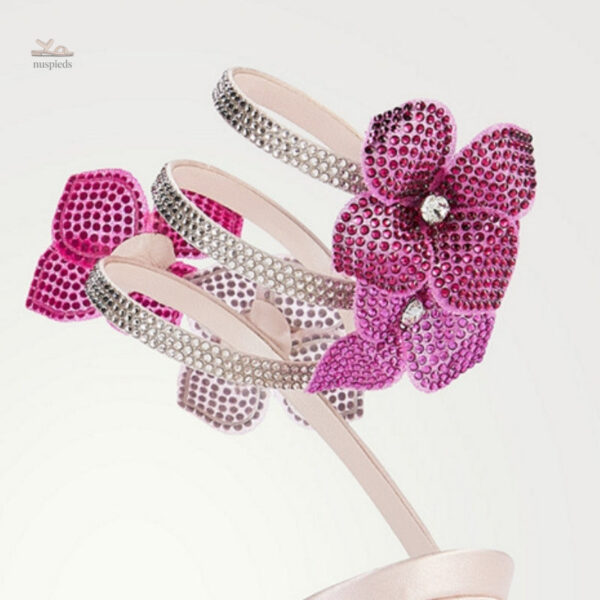 Sandales à sangle fleurie pour une allure féminine