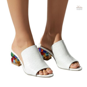 Sandales à talons de 5 cm avec décorations en cristal