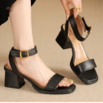Confort et style avec ces Sandales à Talons Cuir