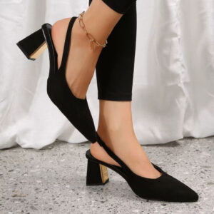 Lanières élégantes sur sandales à talons confortables