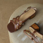 Sandales cuir à talons larges, style chic pour l'été