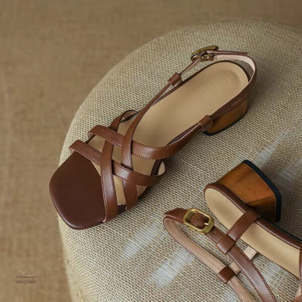 Sandales cuir à talons larges, style chic pour l'été