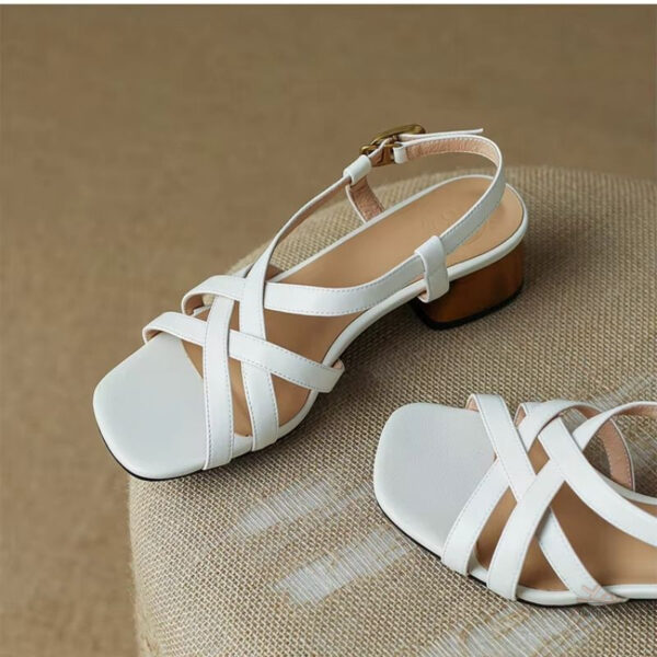 Élégantes sandales à talons épais, parfaites pour toutes occasions