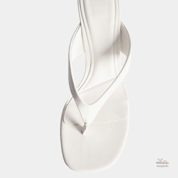 Sandales à Talons Fins avec Design Élégant
