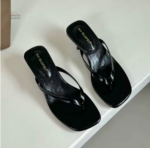 Sandales à Bout Carré et Talons Élégants