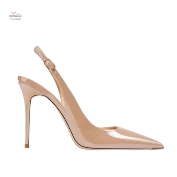 Modèle de sandales à talons hautes et épurées