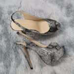 Talons hauts chic avec motif serpent pour soirée