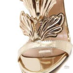 Talons hauts dorés avec design d'ailes