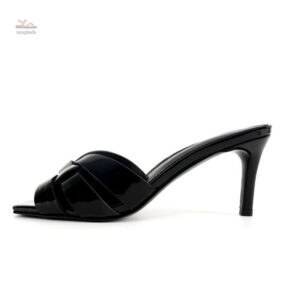 Lanières tressées sur sandales à talons